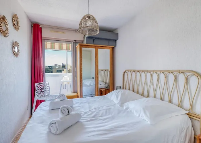 T2 600 M From The Beach! Air-Conditioned
