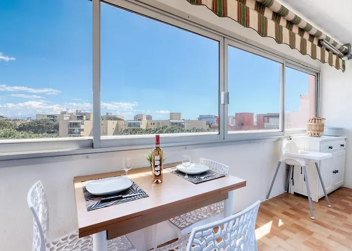 T2 600 M From The Beach! Air-Conditioned