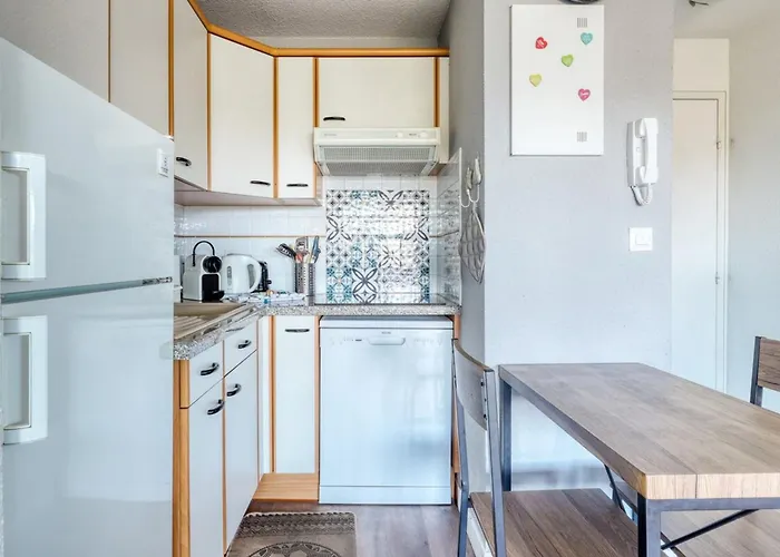 T2 600 M From The Beach! Air-Conditioned