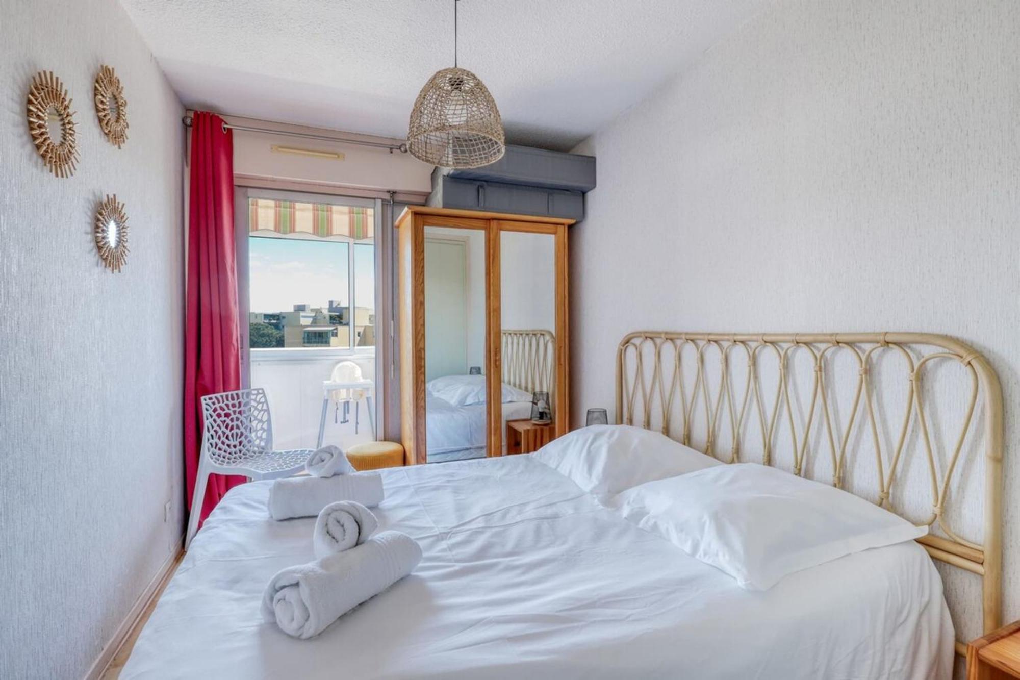 T2 600 M From The Beach! Air-conditioned *
