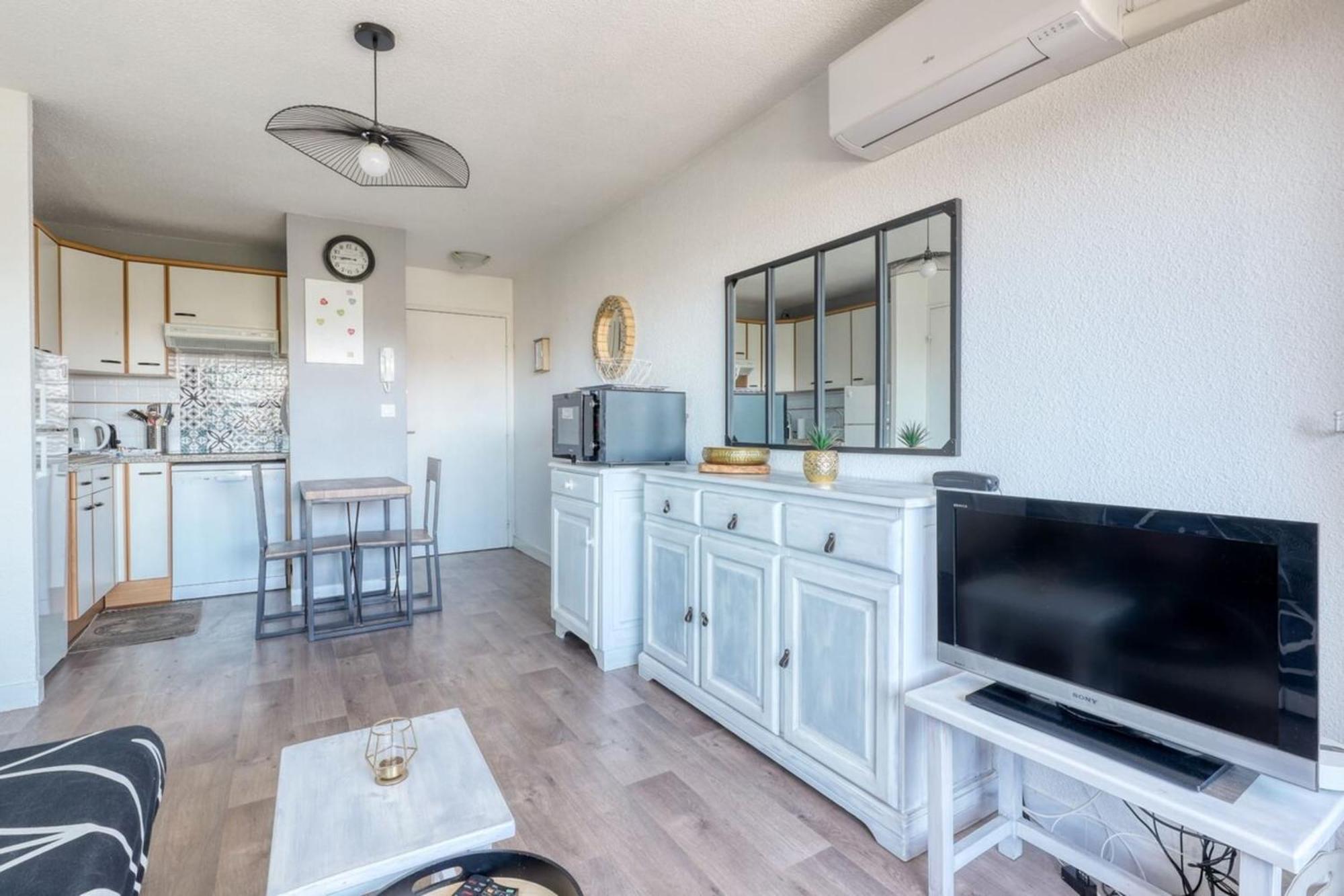 T2 600 M From The Beach! Air-conditioned