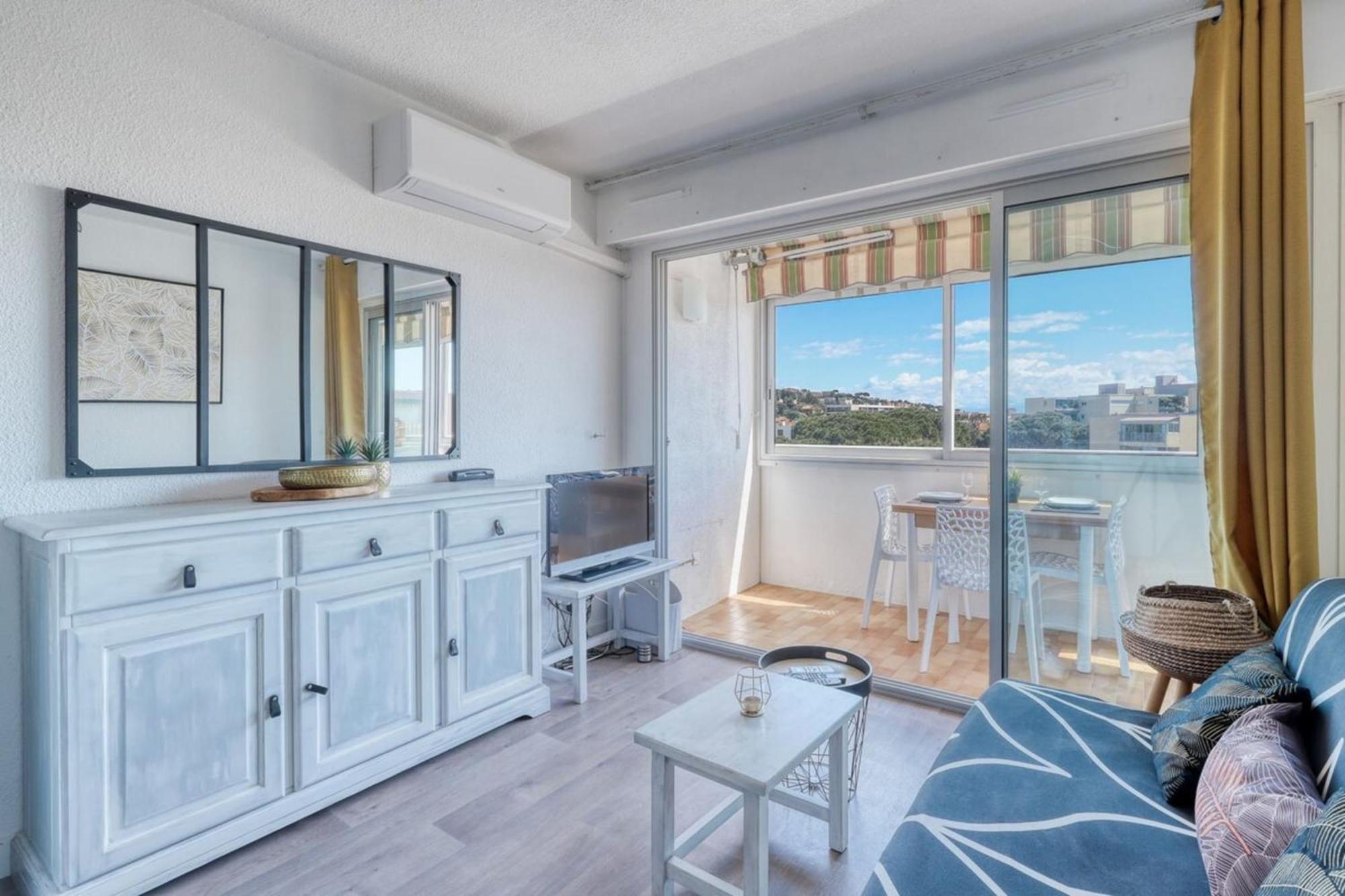 Apartment T2 600 M From The Beach! Air-conditioned *